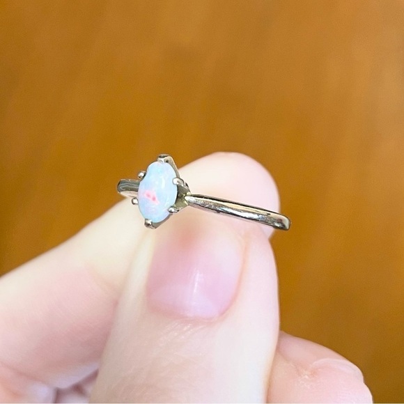 14K Fire Opal 6x3mm vintage rainbow iridescent oval Cabochon gold ring… - Picture 6 of 11